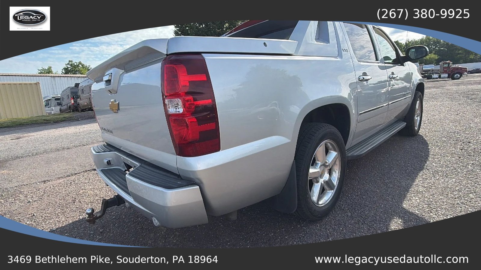 Used 2012 Chevrolet Avalanche LTZ AWD/4WD image 16