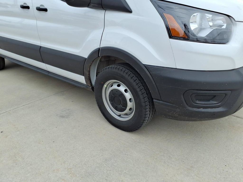 New 2026 Ford Transit 250 148 Medium Roof w/ Load Area Protection Package RWD image 4