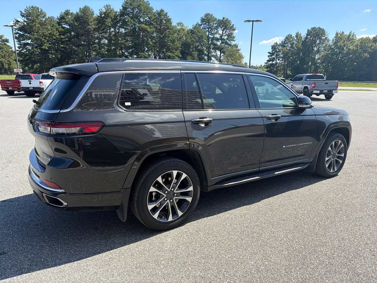Used 2023 Jeep Grand Cherokee L Overland w/ MOPAR Finishing Package AWD/4WD image 10