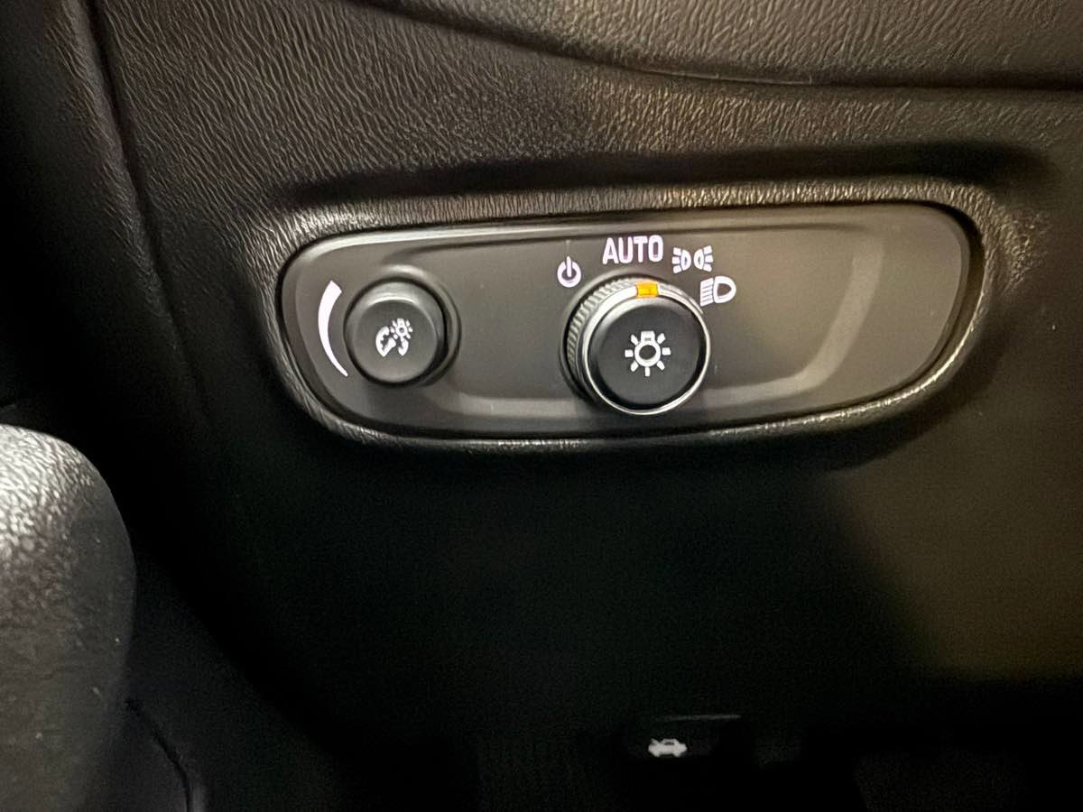 Used 2021 Chevrolet Equinox LT image 20