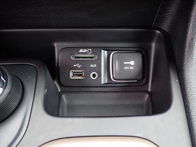 Used 2015 Jeep Cherokee Latitude AWD/4WD image 21