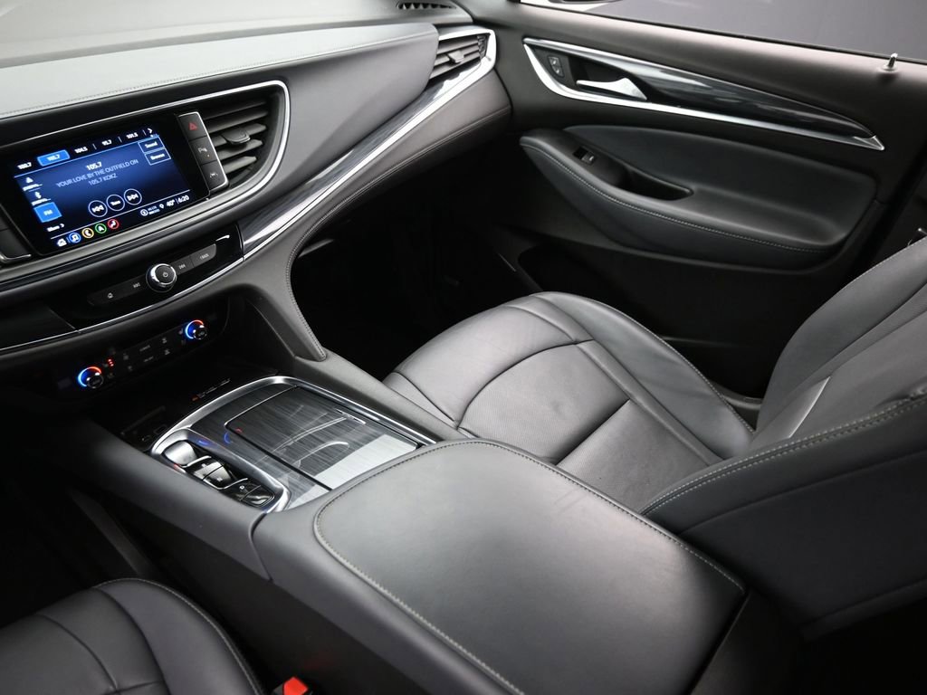 Used 2024 Buick Enclave Premium image 20