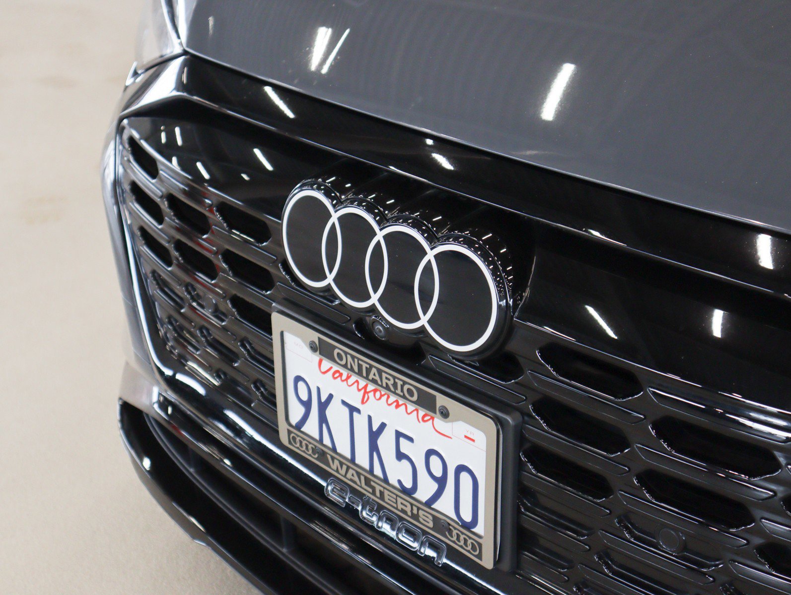 Used 2024 Audi Q8 e-tron Premium Plus image 29
