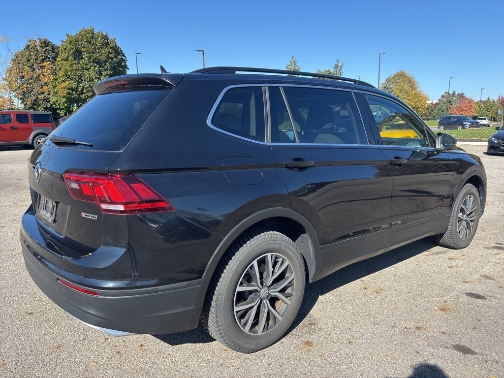 Used 2019 Volkswagen Tiguan SE w/ Panoramic Sunroof Package image 5