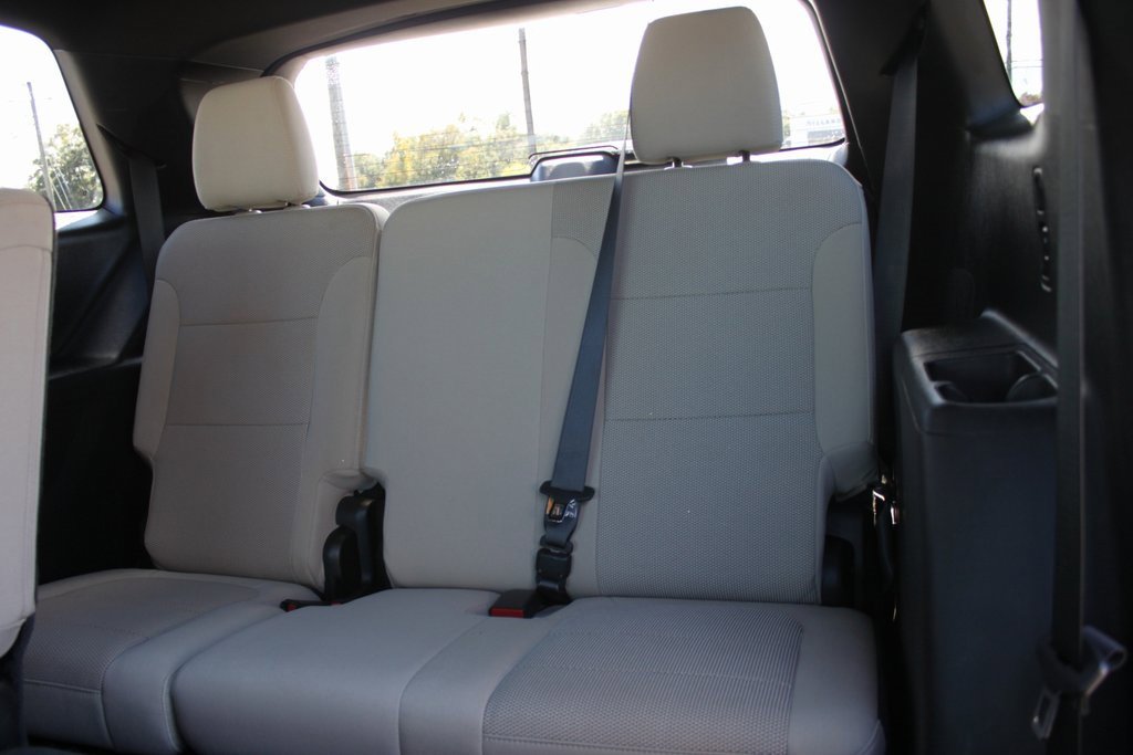 Used 2023 Chevrolet Traverse LS image 8