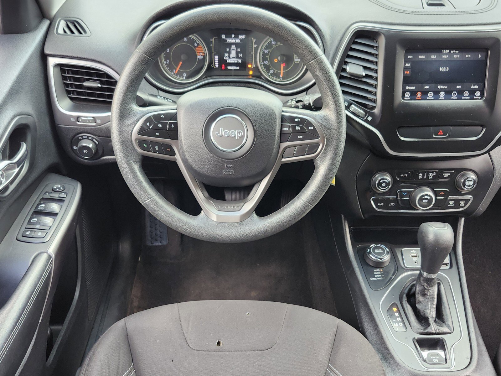 Used 2019 Jeep Cherokee Latitude w/ Popular Appearance Group image 5