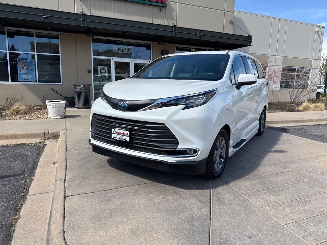 Used 2021 Toyota Sienna XLE AWD/4WD image 8