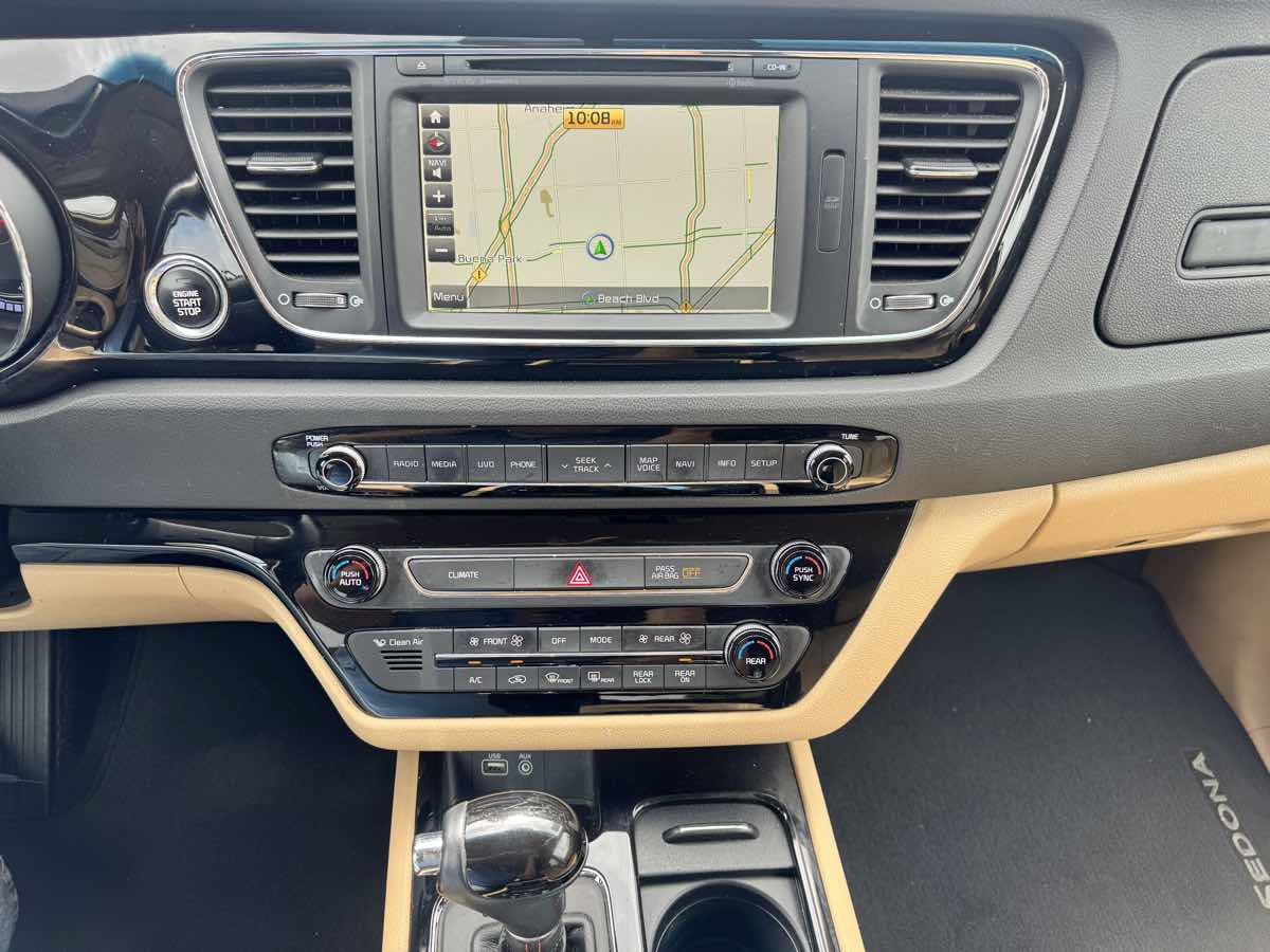 Used 2016 Kia Sedona SX FWD image 49
