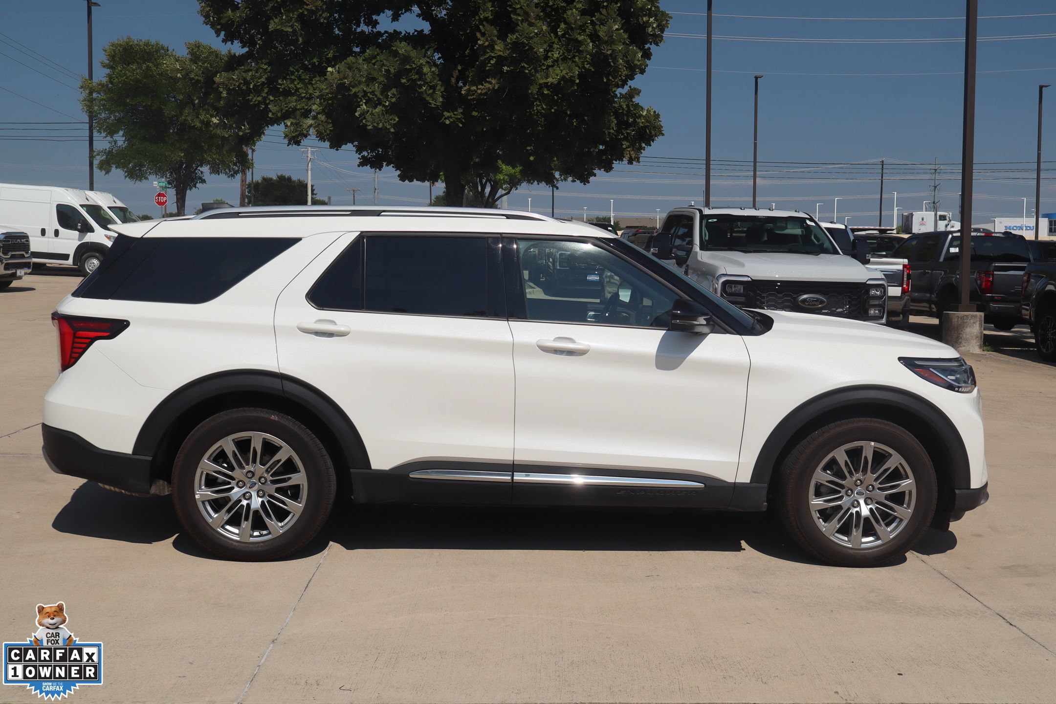 Used 2025 Ford Explorer Platinum RWD image 2