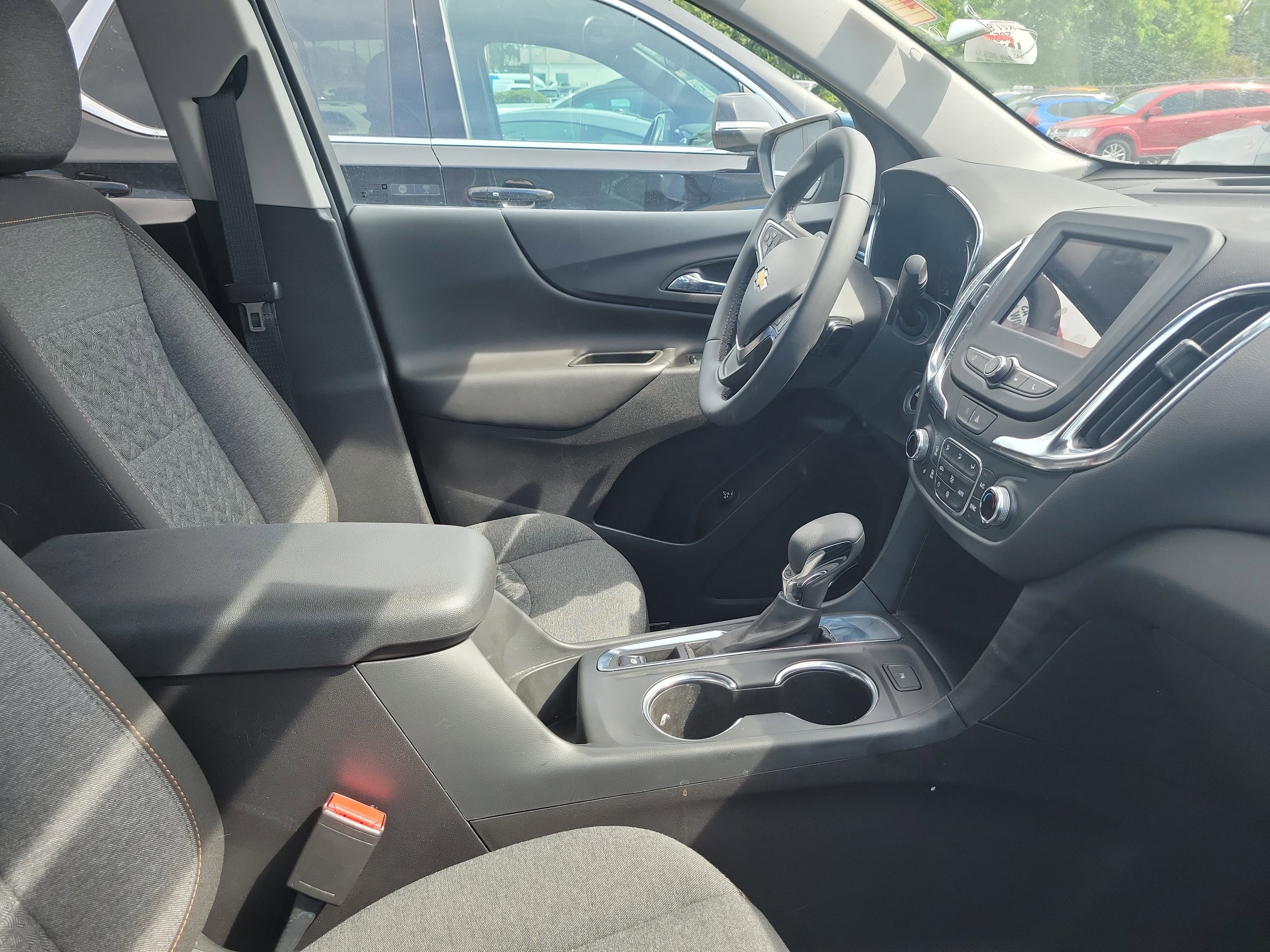 Used 2024 Chevrolet Equinox LT w/ LPO, Floor Liner Package FWD image 9