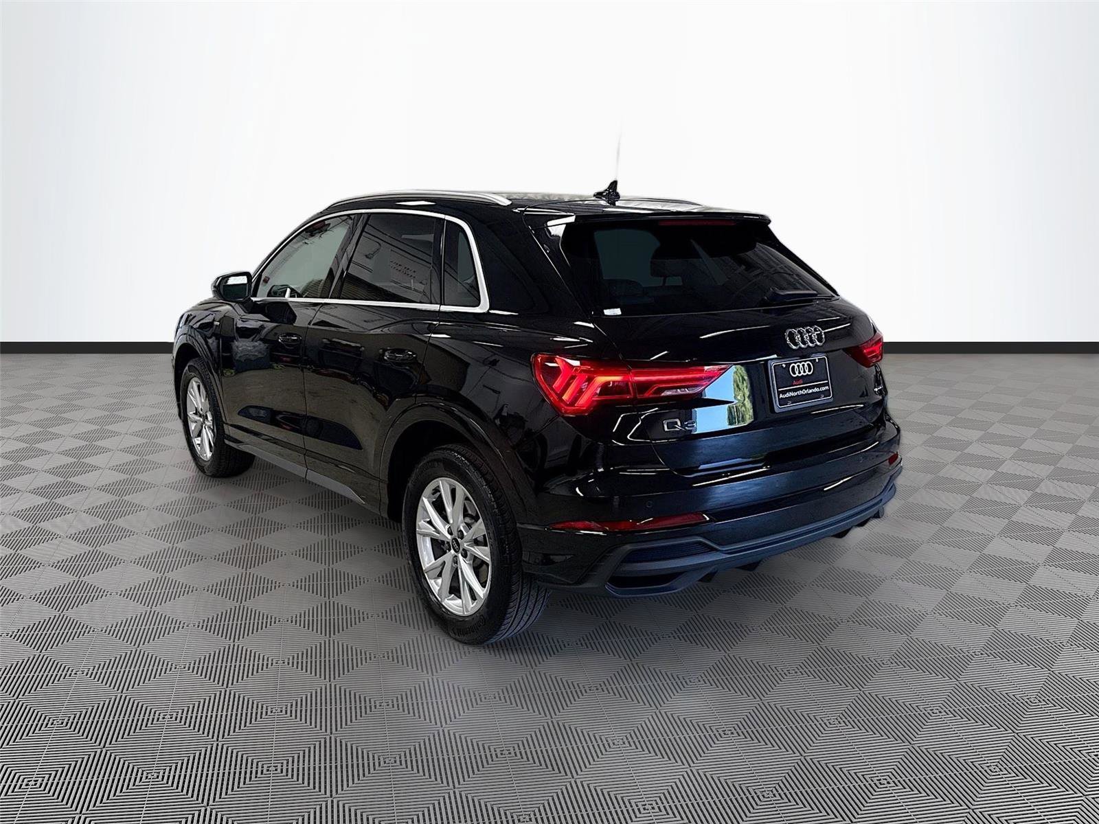 Certified 2025 Audi Q3 2.0T Premium Plus w/ Premium Plus Package AWD/4WD image 5