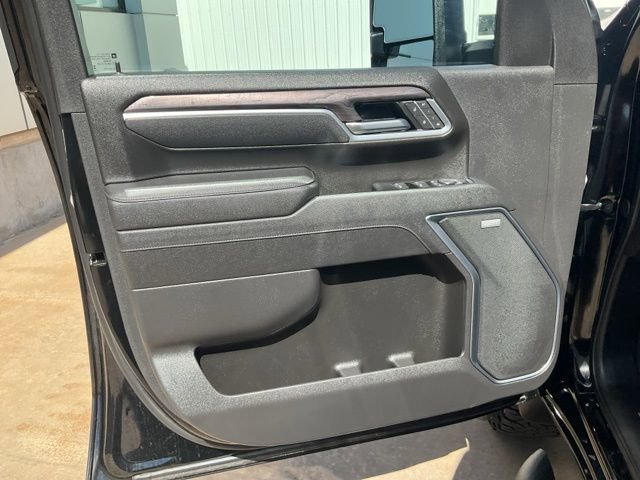 Used 2025 Chevrolet Silverado 2500 LTZ w/ LTZ Plus Package image 4