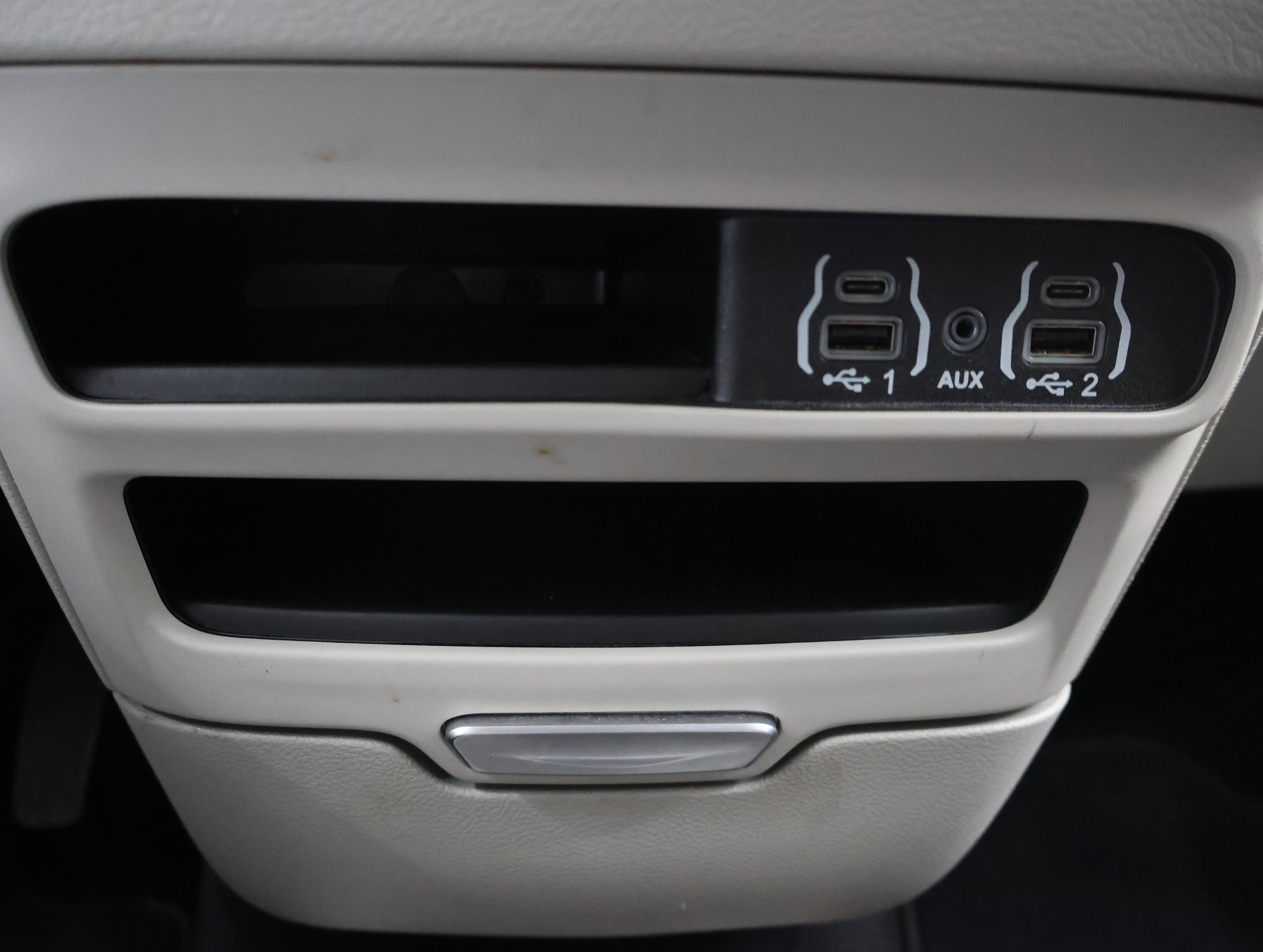 Used 2024 Chrysler Pacifica Touring-L FWD image 46