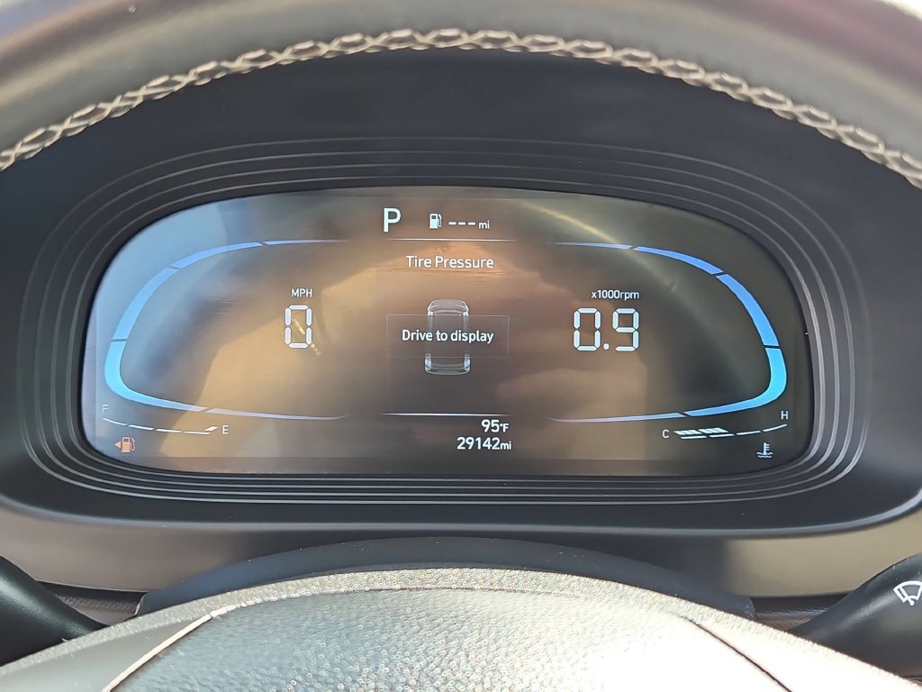 Used 2025 Hyundai Venue SEL FWD image 16