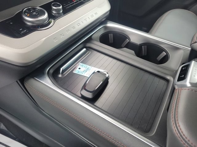 Used 2025 Ford Expedition Active AWD/4WD image 16