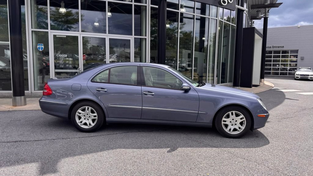 Used 2005 Mercedes-Benz E 320 CDI Sedan image 2