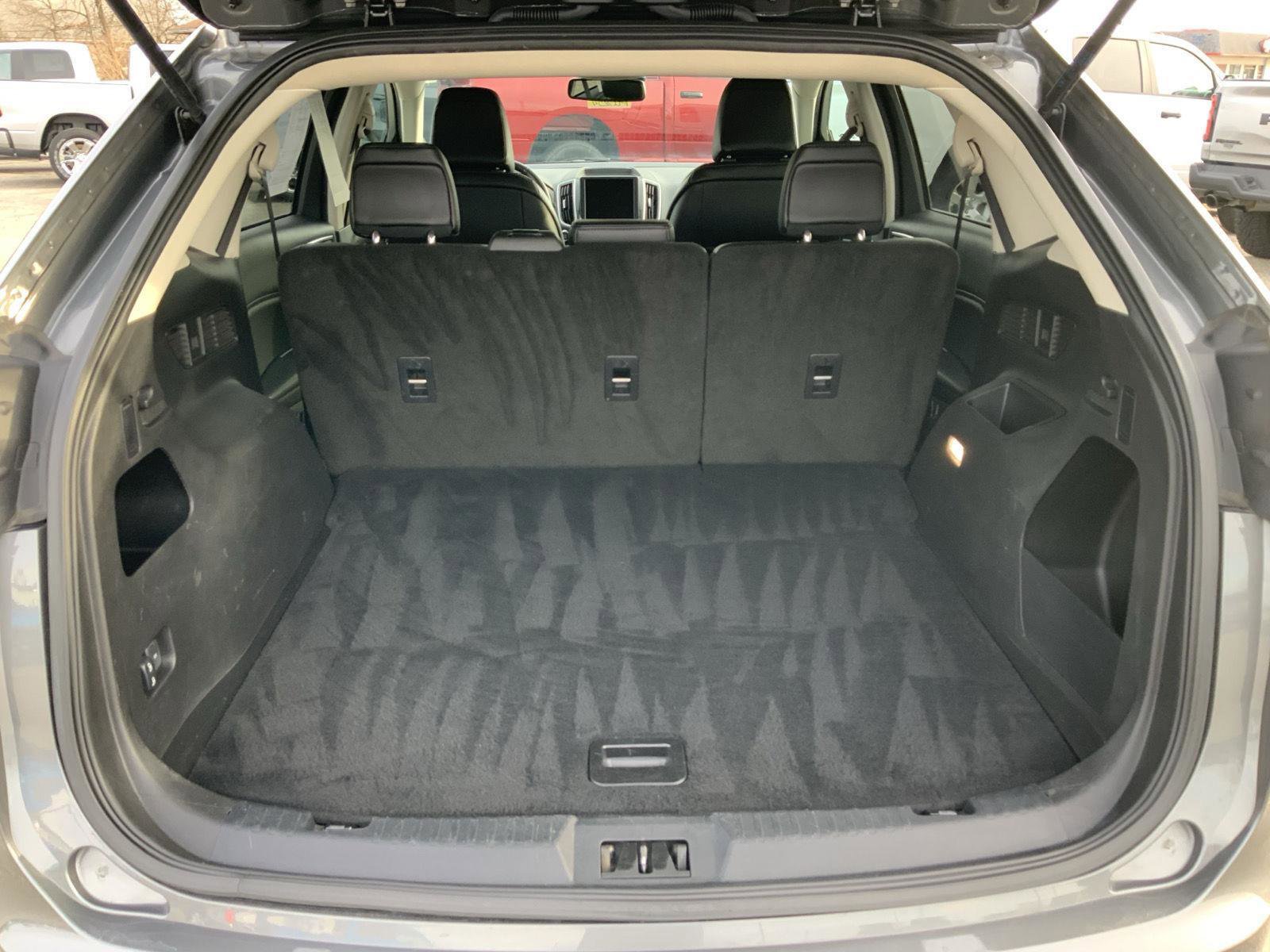 Used 2024 Ford Edge SEL image 9