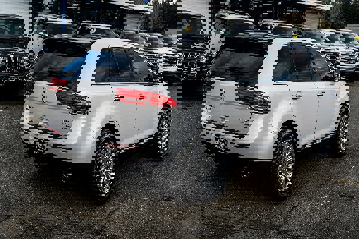 Used 2012 Lincoln MKX AWD image 15