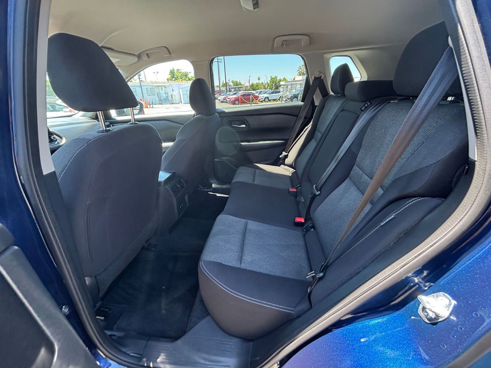 Used 2025 Nissan Rogue SV FWD image 28
