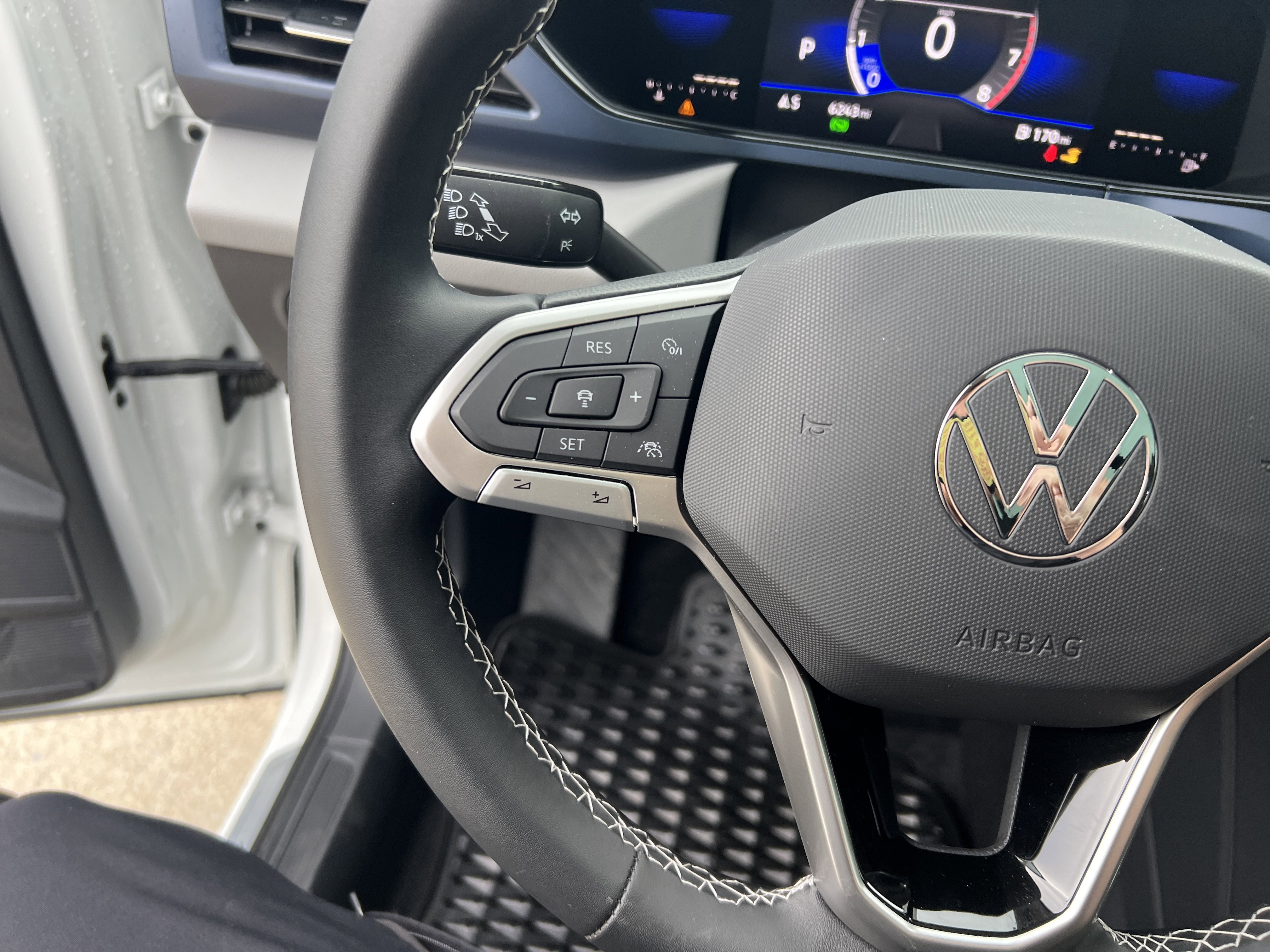 Certified 2023 Volkswagen Taos SE w/ Panoramic Sunroof Package FWD image 17