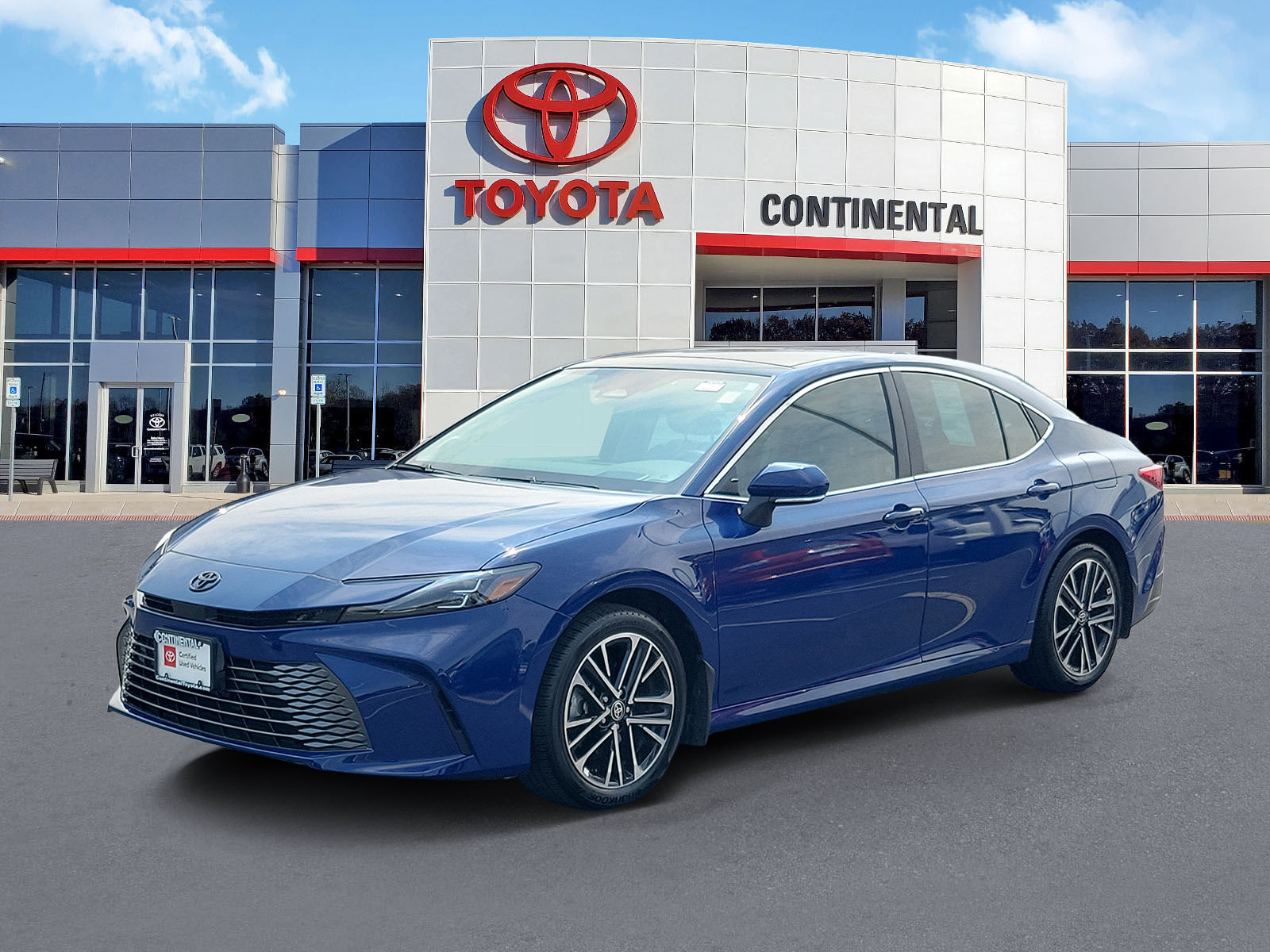 Used 2026 Toyota Camry XLE w/ Premium Package AWD/4WD image 3