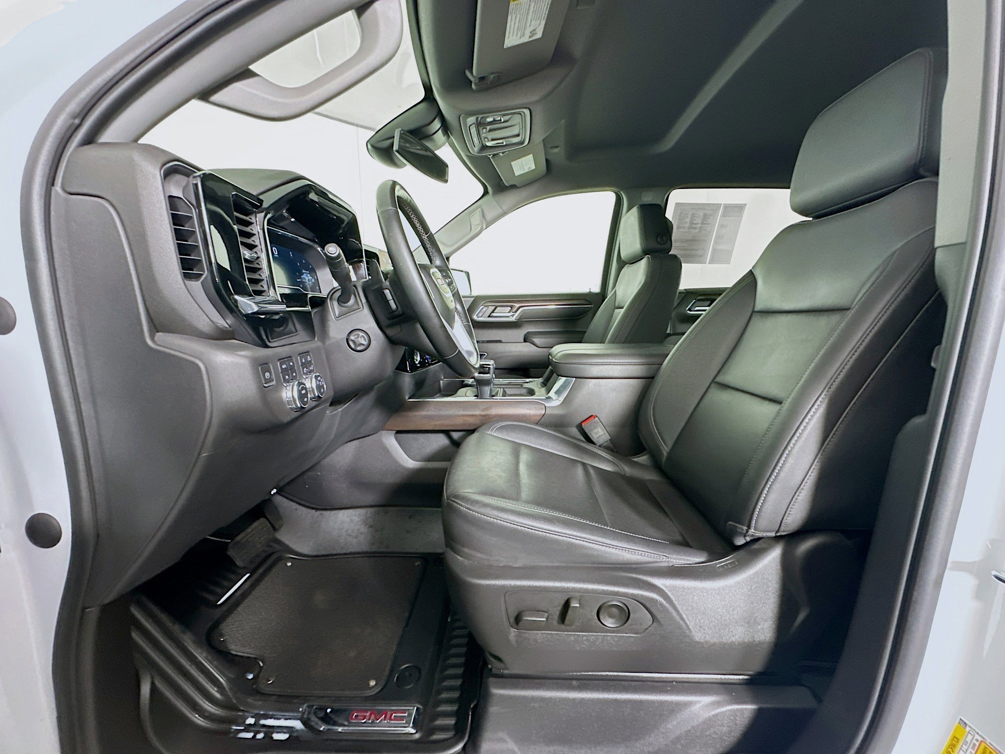 Used 2023 GMC Sierra 1500 SLT image 13