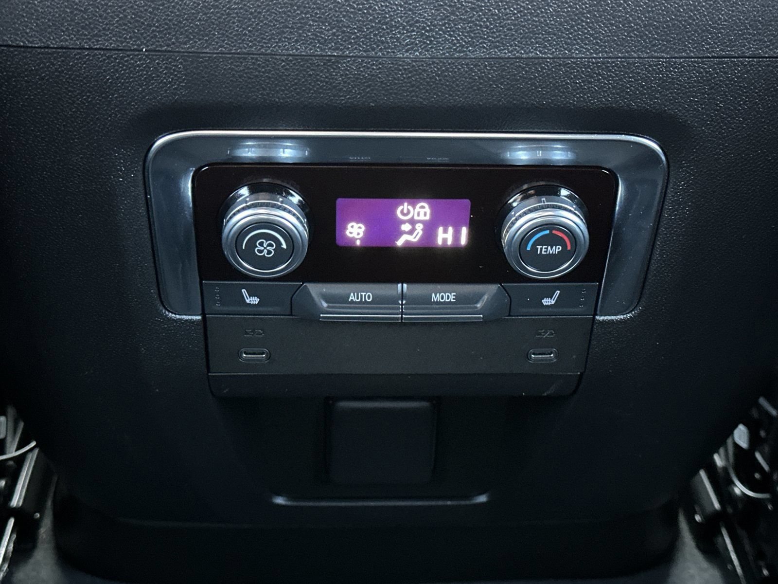 Used 2025 GMC Yukon Denali w/ Sun & Power Step Package AWD/4WD image 13