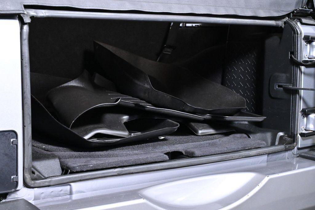 Used 2016 Jeep Wrangler Unlimited Sahara image 39