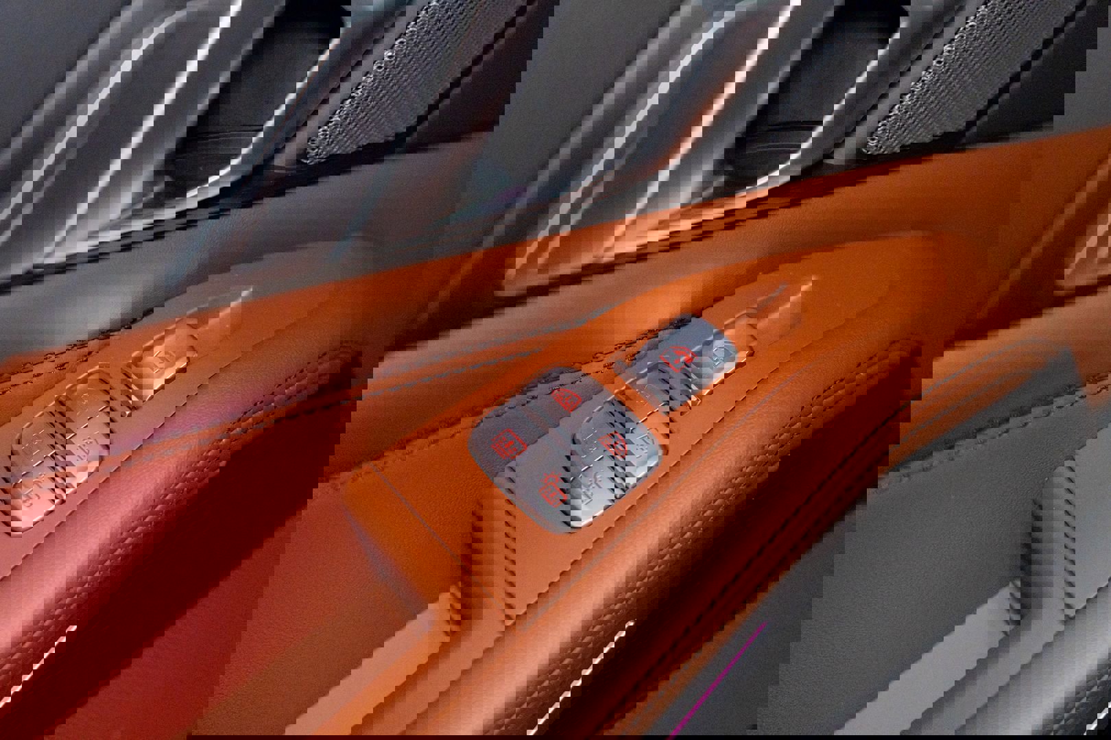 Used 2023 BMW X7 M60i image 26