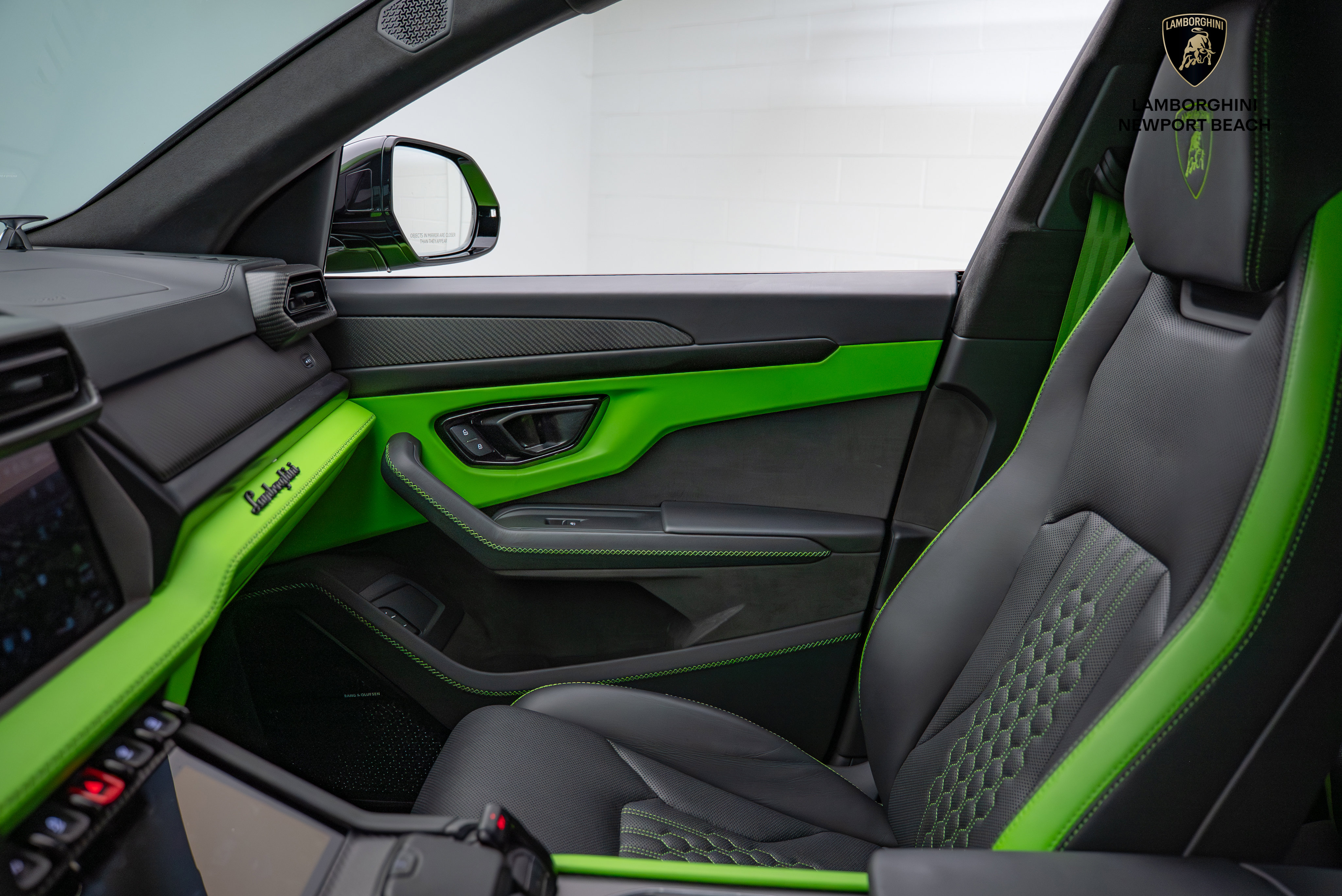 Used 2025 Lamborghini Urus SE image 35