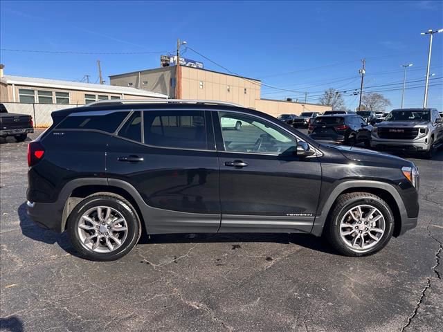 Used 2024 GMC Terrain SLT image 13