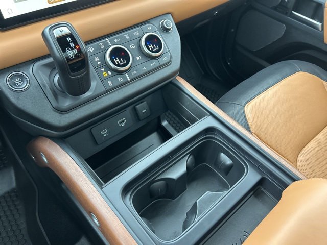 Used 2023 Land Rover Defender 90 X-Dynamic SE image 24