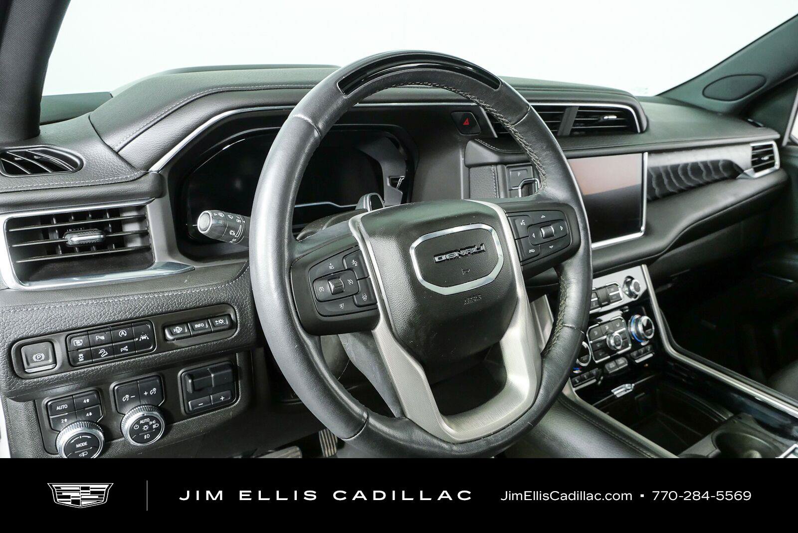 Used 2023 GMC Yukon XL Denali w/ Denali Reserve Package AWD/4WD image 4