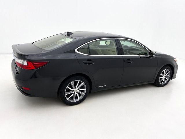 Used 2016 Lexus ES 300h w/ Luxury Package w/Wood Trim FWD image 10