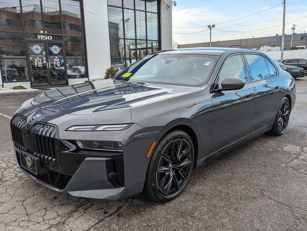 Used 2023 BMW 760i xDrive AWD/4WD image 2