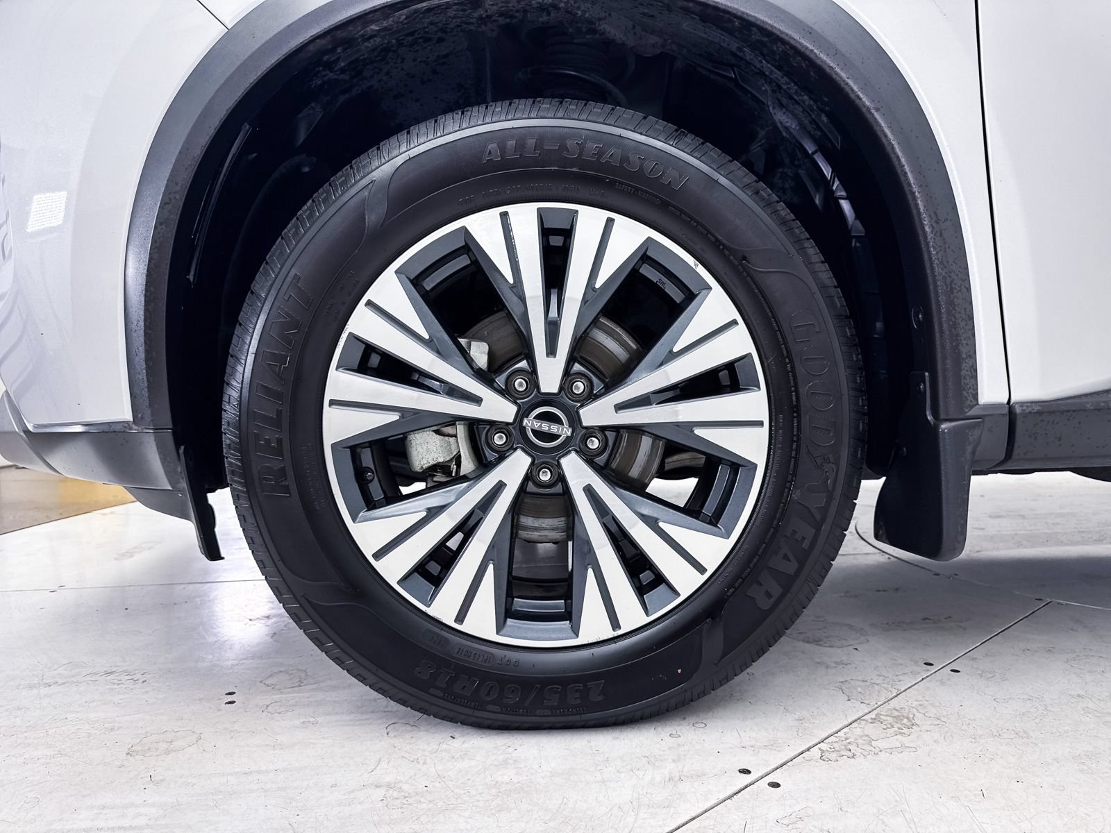 Used 2022 Nissan Rogue SV FWD image 14