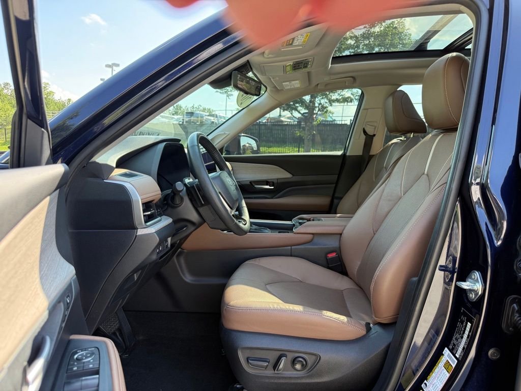 Used 2024 Toyota Grand Highlander AWD image 25