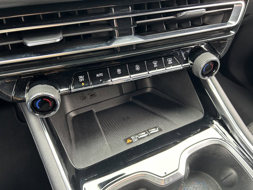 Used 2024 Chevrolet Traverse LT image 33