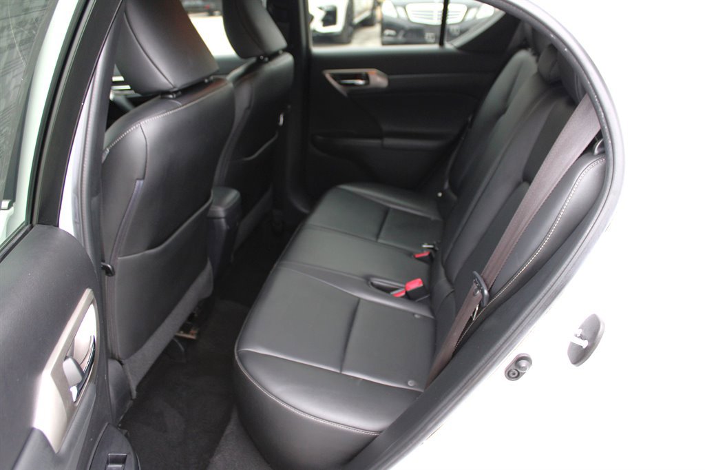 Used 2015 Lexus CT 200h w/ F Sport w/Nuluxe Interior image 20