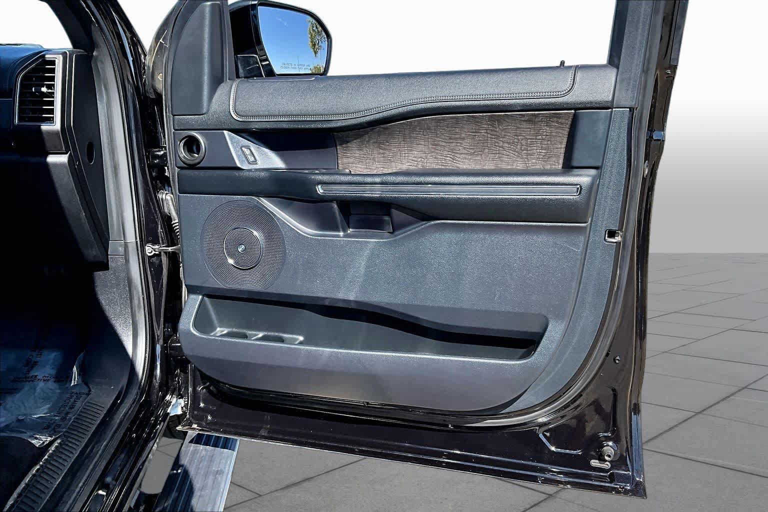 Used 2019 Ford Expedition Max Limited w/ Driver Assistance Package AWD/4WD image 10