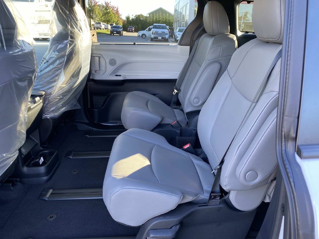 New 2026 Toyota Sienna XLE AWD/4WD image 7