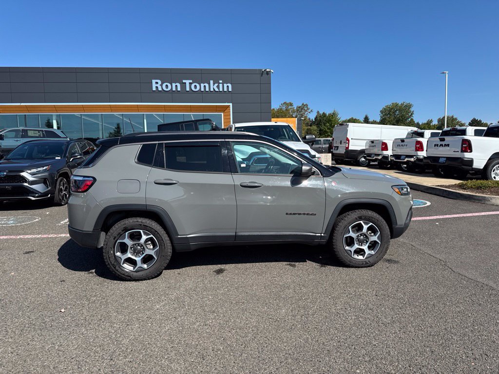 Used 2022 Jeep Compass Trailhawk w/ Trailhawk Convenience Group AWD/4WD image 10