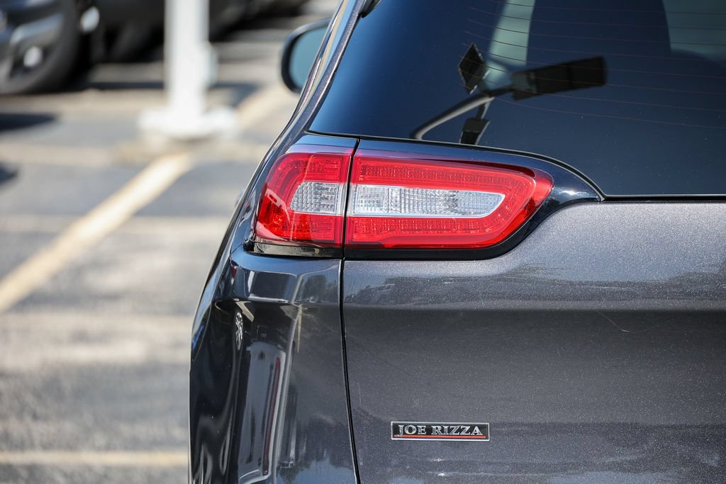 Used 2018 Jeep Cherokee Latitude w/ Altitude Package FWD image 27