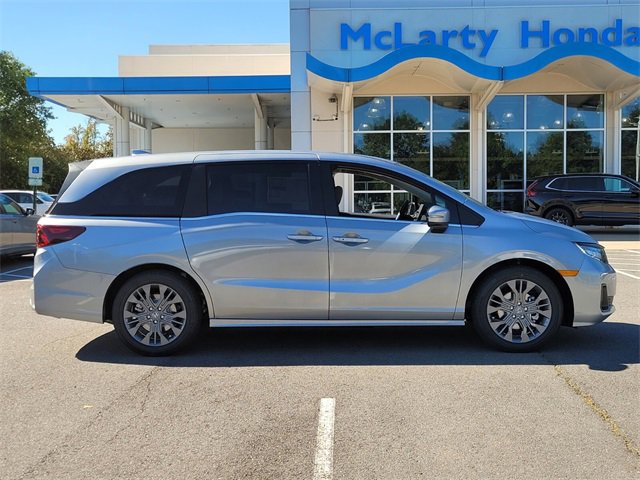 New 2026 Honda Odyssey Touring image 2