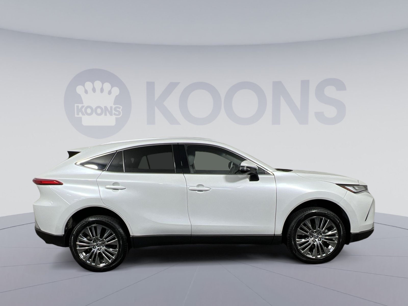 Used 2023 Toyota Venza XLE AWD/4WD image 12