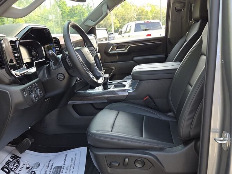Used 2024 Chevrolet Silverado 1500 LTZ w/ LTZ Convenience Package II AWD/4WD image 6
