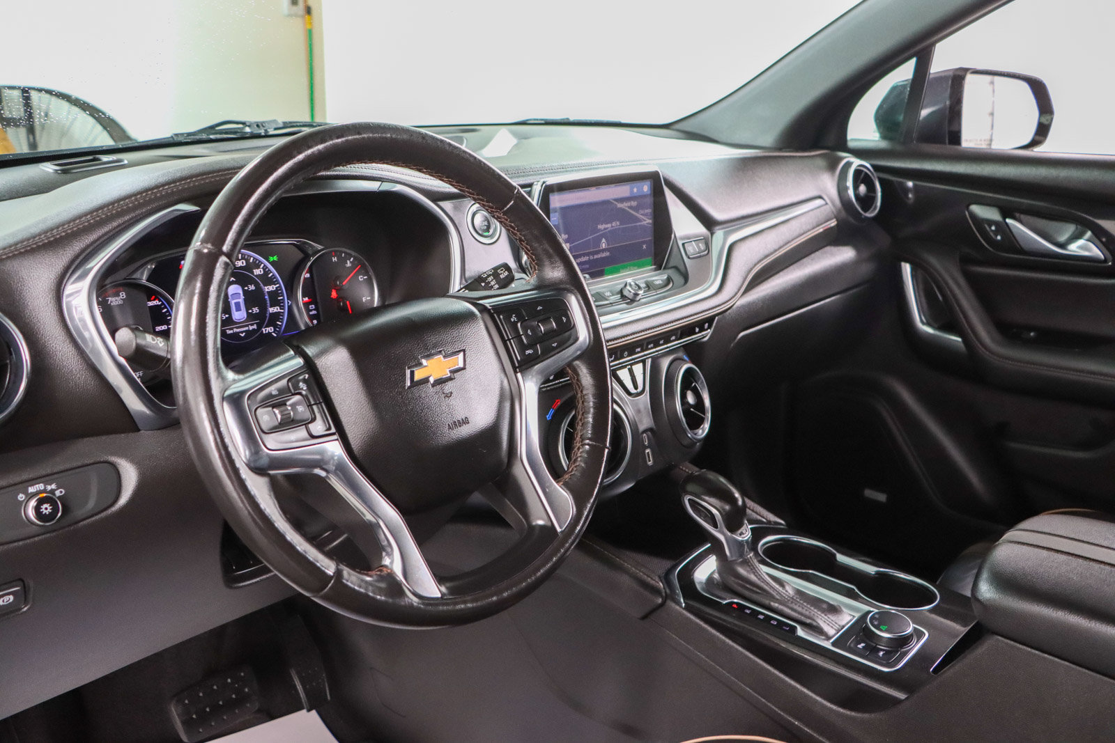 Used 2022 Chevrolet Blazer Premier w/ Enhanced Convenience Package FWD image 23