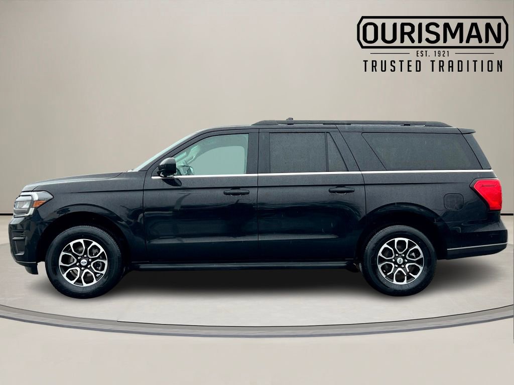 Used 2024 Ford Expedition Max XLT image 3