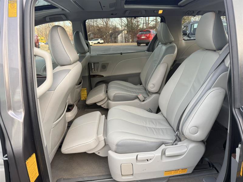 Used 2013 Toyota Sienna Limited w/ Premium Pkg FWD image 21