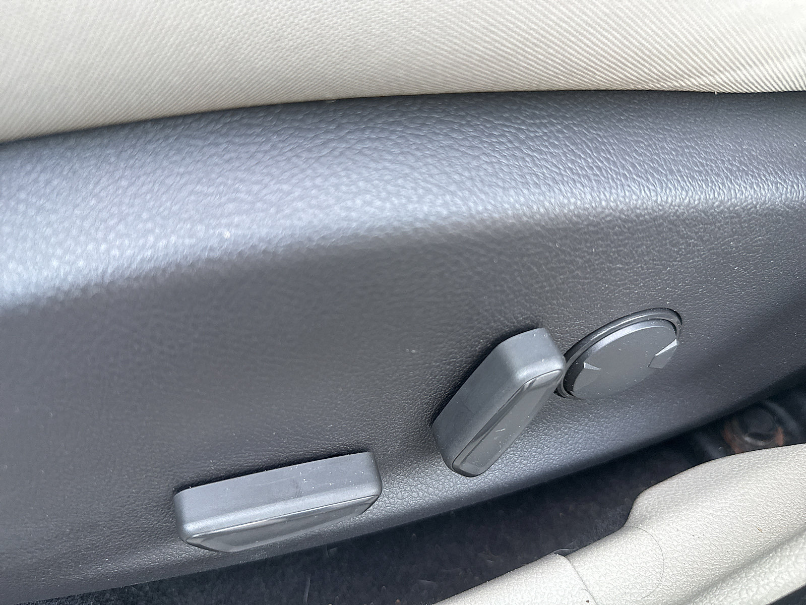 Used 2016 Ford Focus SE w/ SE Power Seat Package FWD image 37